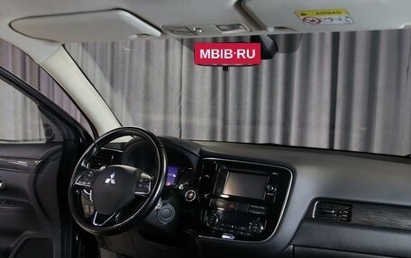 Mitsubishi Outlander III рестайлинг 3, 2017 год, 1 999 000 рублей, 5 фотография