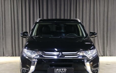 Mitsubishi Outlander III рестайлинг 3, 2017 год, 1 999 000 рублей, 13 фотография