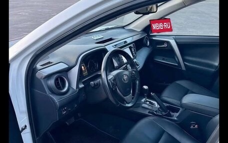 Toyota RAV4, 2017 год, 2 490 000 рублей, 7 фотография