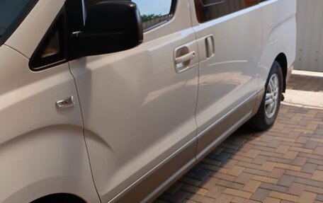 Hyundai H-1 II рестайлинг, 2016 год, 2 000 000 рублей, 2 фотография