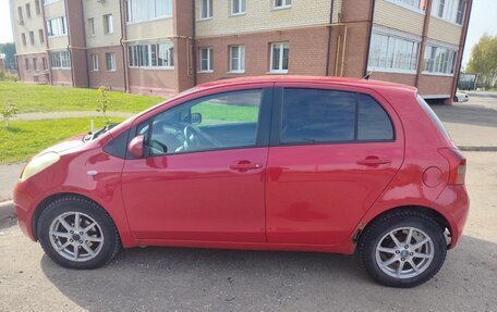 Toyota Yaris III рестайлинг, 2007 год, 370 000 рублей, 13 фотография