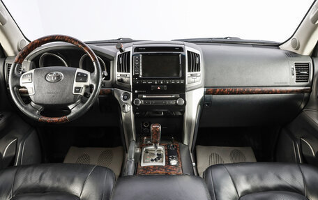 Toyota Land Cruiser 200, 2013 год, 4 199 000 рублей, 15 фотография