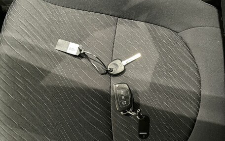 Hyundai Solaris II рестайлинг, 2015 год, 1 099 000 рублей, 18 фотография