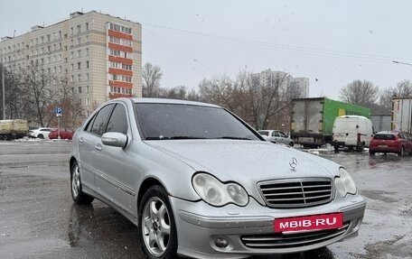 Mercedes-Benz C-Класс, 2005 год, 630 000 рублей, 2 фотография