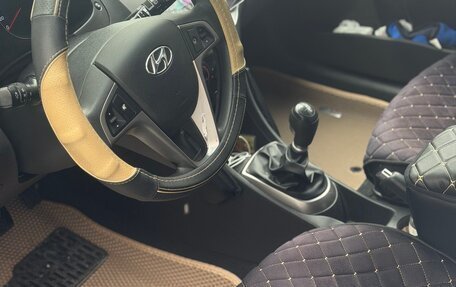 Hyundai Solaris II рестайлинг, 2015 год, 1 000 000 рублей, 3 фотография