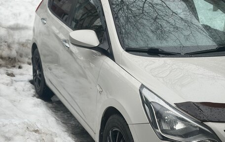 Hyundai Solaris II рестайлинг, 2015 год, 1 000 000 рублей, 4 фотография