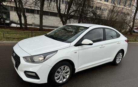 Hyundai Solaris II рестайлинг, 2017 год, 780 000 рублей, 1 фотография