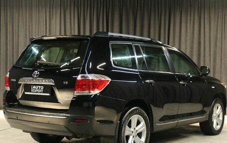 Toyota Highlander III, 2013 год, 1 999 000 рублей, 2 фотография