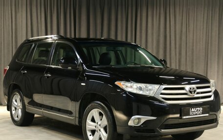 Toyota Highlander III, 2013 год, 1 999 000 рублей, 3 фотография