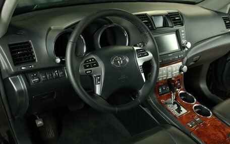 Toyota Highlander III, 2013 год, 1 999 000 рублей, 9 фотография