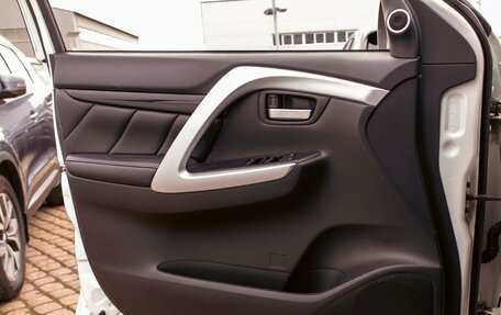 Mitsubishi Pajero Sport III рестайлинг, 2017 год, 2 395 000 рублей, 12 фотография