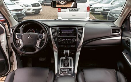 Mitsubishi Pajero Sport III рестайлинг, 2017 год, 2 395 000 рублей, 16 фотография