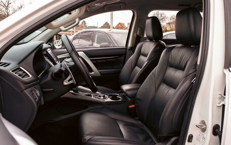 Mitsubishi Pajero Sport III рестайлинг, 2017 год, 2 395 000 рублей, 11 фотография