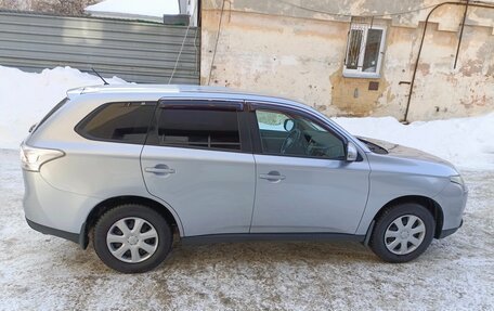 Mitsubishi Outlander III рестайлинг 3, 2013 год, 1 200 000 рублей, 2 фотография