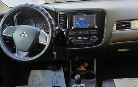 Mitsubishi Outlander III рестайлинг 3, 2013 год, 1 200 000 рублей, 7 фотография