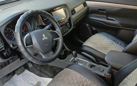 Mitsubishi Outlander III рестайлинг 3, 2013 год, 1 200 000 рублей, 9 фотография