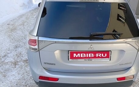 Mitsubishi Outlander III рестайлинг 3, 2013 год, 1 200 000 рублей, 10 фотография