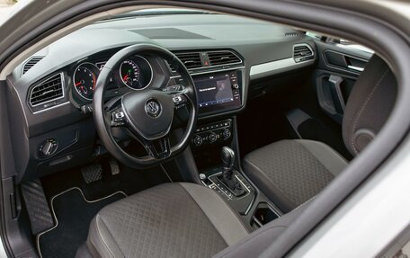 Volkswagen Tiguan II, 2018 год, 1 885 000 рублей, 13 фотография