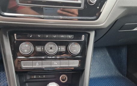 Volkswagen Touran III, 2016 год, 1 850 000 рублей, 5 фотография