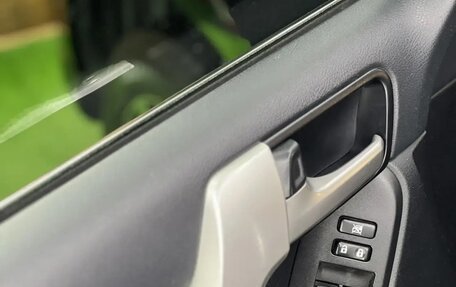 Toyota Land Cruiser Prado 150 рестайлинг 2, 2019 год, 5 100 000 рублей, 8 фотография