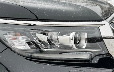 Toyota Land Cruiser Prado 150 рестайлинг 2, 2020 год, 7 000 000 рублей, 5 фотография