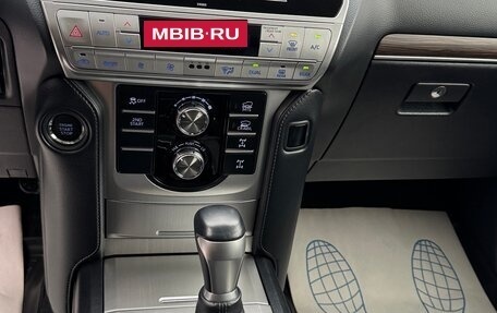 Toyota Land Cruiser Prado 150 рестайлинг 2, 2020 год, 7 000 000 рублей, 11 фотография