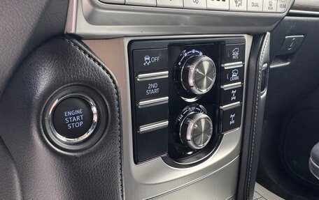 Toyota Land Cruiser Prado 150 рестайлинг 2, 2020 год, 7 000 000 рублей, 14 фотография