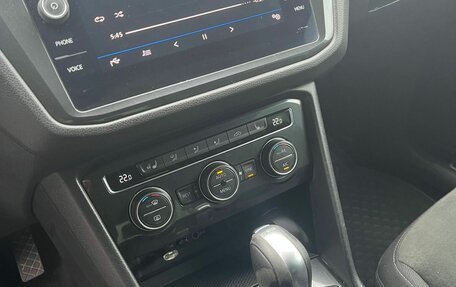 Volkswagen Tiguan II, 2018 год, 1 680 000 рублей, 21 фотография