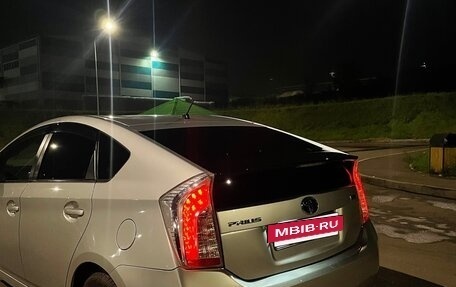 Toyota Prius, 2012 год, 980 000 рублей, 2 фотография