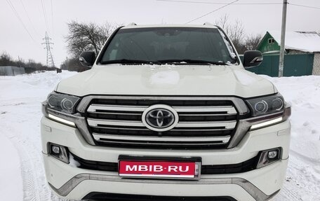 Toyota Land Cruiser 200, 2017 год, 6 900 000 рублей, 1 фотография