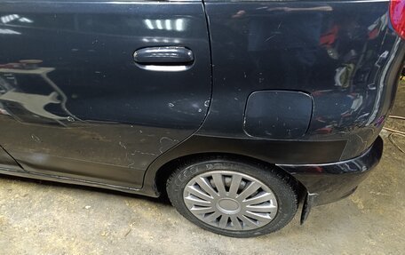 Toyota FunCargo, 2001 год, 300 000 рублей, 14 фотография