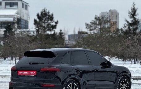 Porsche Cayenne III, 2011 год, 2 630 000 рублей, 13 фотография