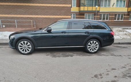 Mercedes-Benz E-Класс, 2017 год, 3 050 000 рублей, 4 фотография