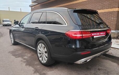 Mercedes-Benz E-Класс, 2017 год, 3 050 000 рублей, 6 фотография