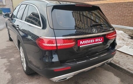 Mercedes-Benz E-Класс, 2017 год, 3 050 000 рублей, 5 фотография