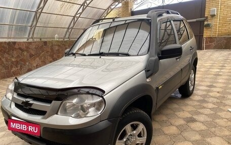 Chevrolet Niva I рестайлинг, 2015 год, 629 000 рублей, 2 фотография