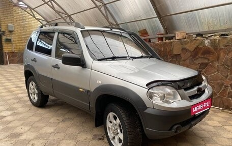 Chevrolet Niva I рестайлинг, 2015 год, 629 000 рублей, 3 фотография