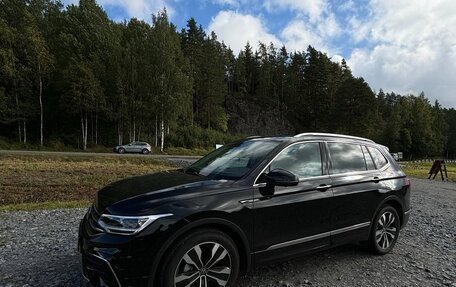 Volkswagen Tiguan II, 2023 год, 4 799 000 рублей, 5 фотография