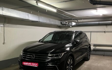 Volkswagen Tiguan II, 2023 год, 4 799 000 рублей, 6 фотография