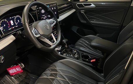 Volkswagen Tiguan II, 2023 год, 4 799 000 рублей, 8 фотография