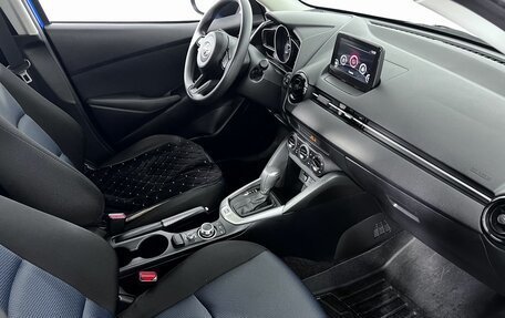 Toyota Yaris III рестайлинг, 2019 год, 1 610 000 рублей, 12 фотография