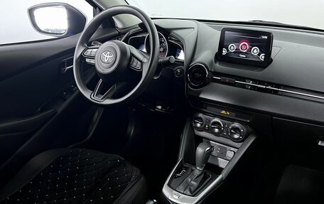 Toyota Yaris III рестайлинг, 2019 год, 1 610 000 рублей, 13 фотография