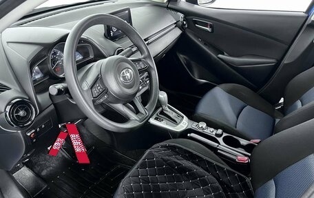 Toyota Yaris III рестайлинг, 2019 год, 1 610 000 рублей, 9 фотография