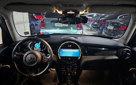 MINI Hatch, 2023 год, 1 800 000 рублей, 7 фотография