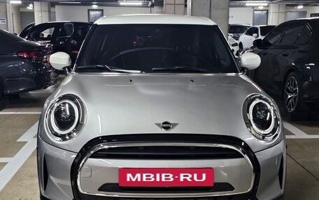 MINI Hatch, 2023 год, 1 800 000 рублей, 3 фотография