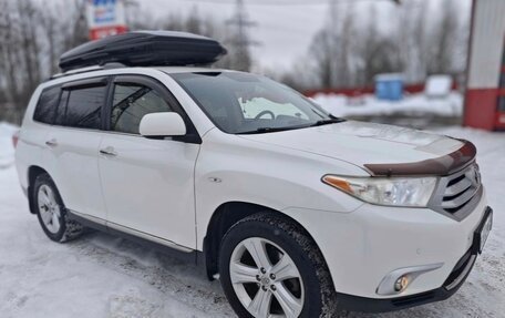 Toyota Highlander III, 2012 год, 1 950 000 рублей, 2 фотография