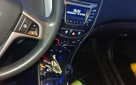 Hyundai Solaris II рестайлинг, 2015 год, 850 000 рублей, 10 фотография