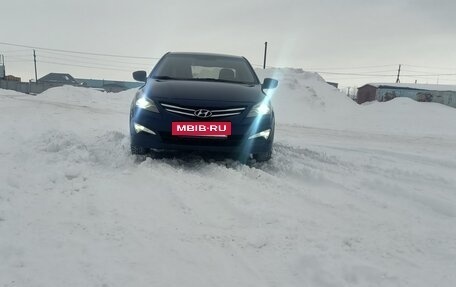 Hyundai Solaris II рестайлинг, 2015 год, 850 000 рублей, 5 фотография