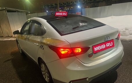 Hyundai Solaris II рестайлинг, 2018 год, 650 000 рублей, 1 фотография