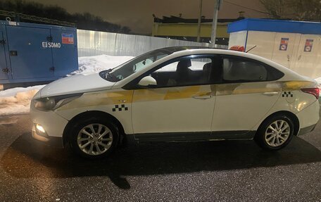 Hyundai Solaris II рестайлинг, 2018 год, 650 000 рублей, 5 фотография